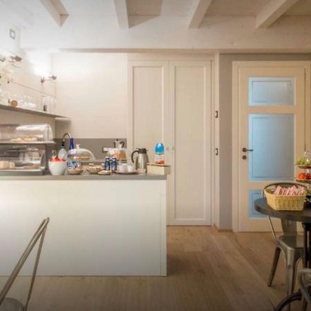 Accademia 21 Bed and Breakfast Mantua Buitenkant foto