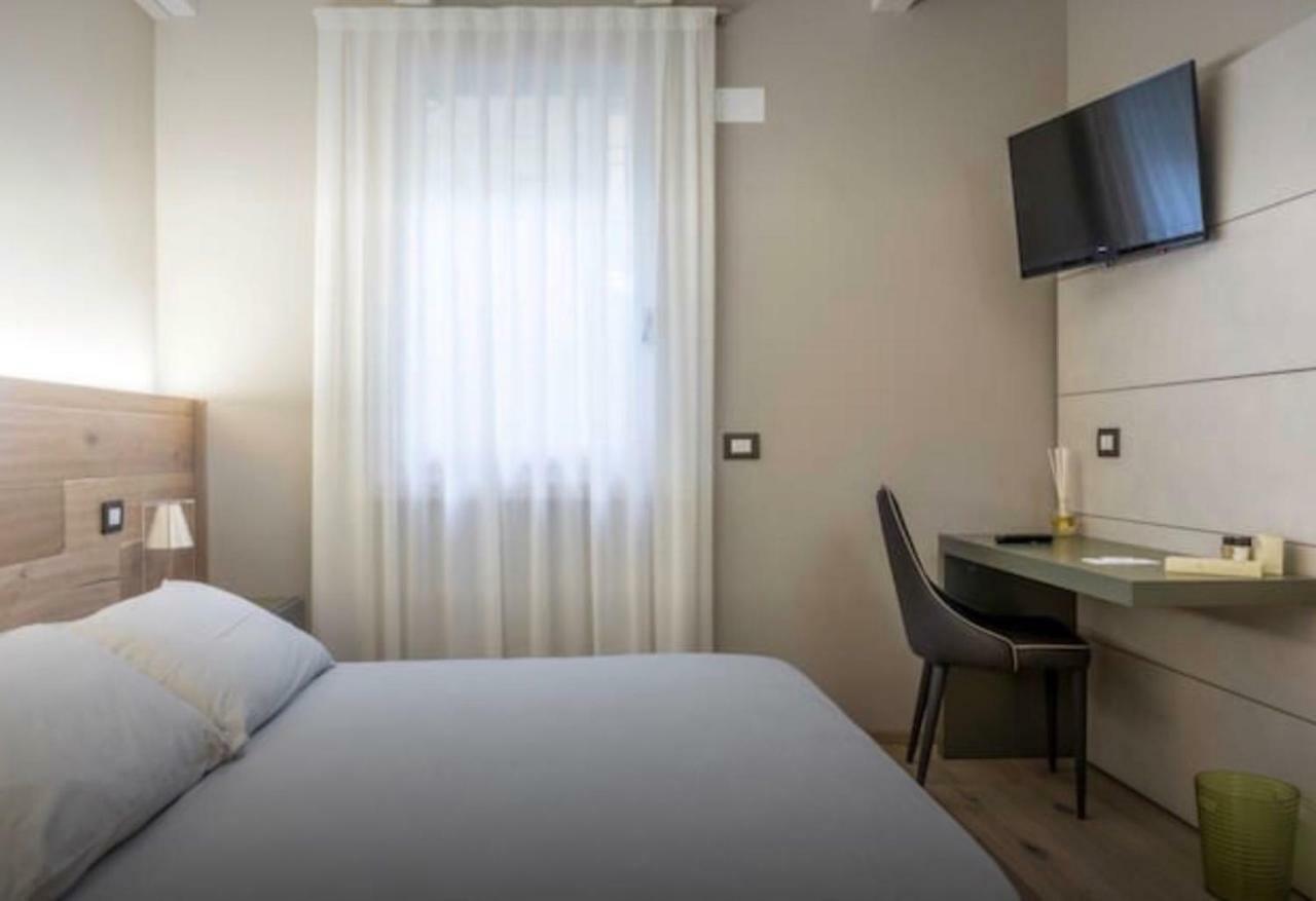 Accademia 21 Bed and Breakfast Mantua Buitenkant foto